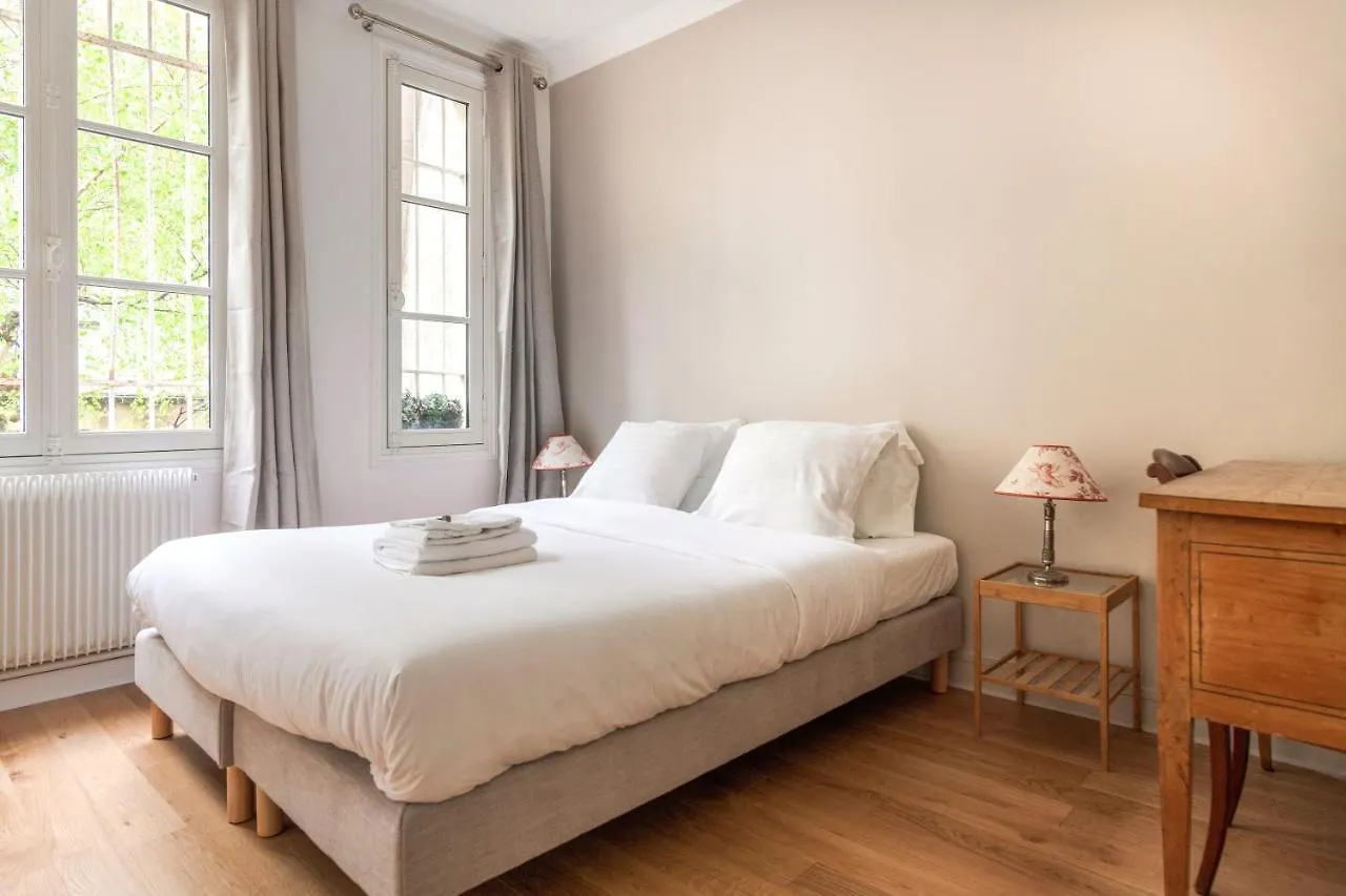 Eiffel Tower Lourmel Residence Paris 0*,